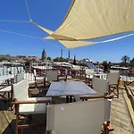 Midgard מלון דירות 4*